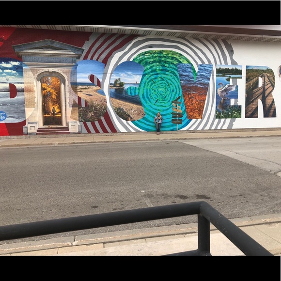 Meet your Posher, Chloe - Picture 1 of 2